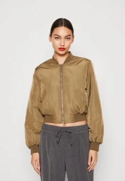 Vero Moda Vmami Short Jacket - Bomber Jacket